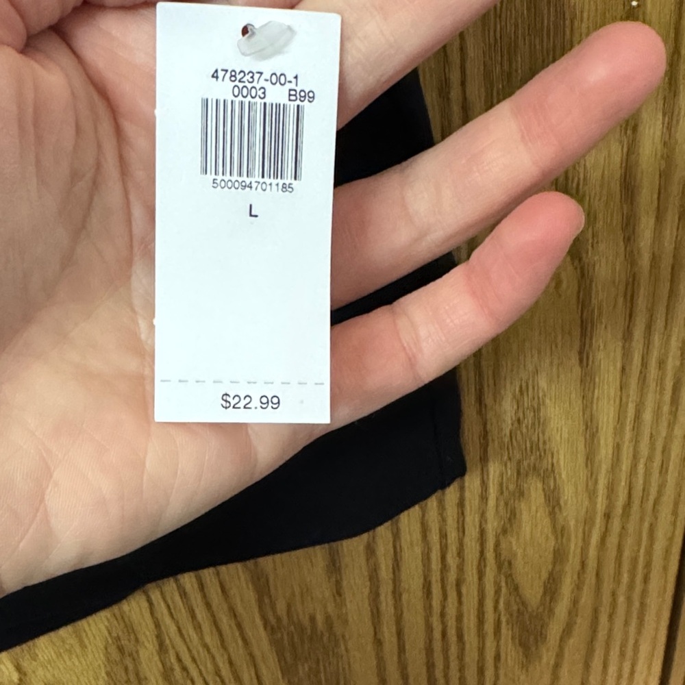 Old Navy Black Short Sleeve Cropped Tee - Picture 5 of 6